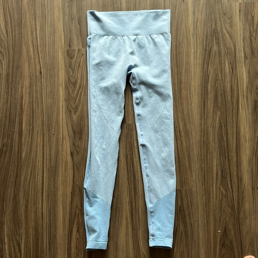 M light blue workout leggings (fits more like a S)